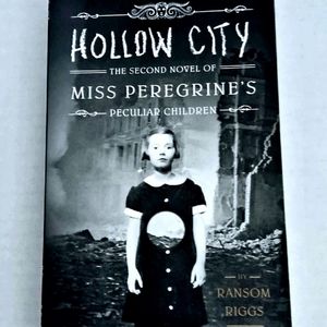 📚Hollow city The second novel Miss.Pedagree's peculiar children (New)paperback
